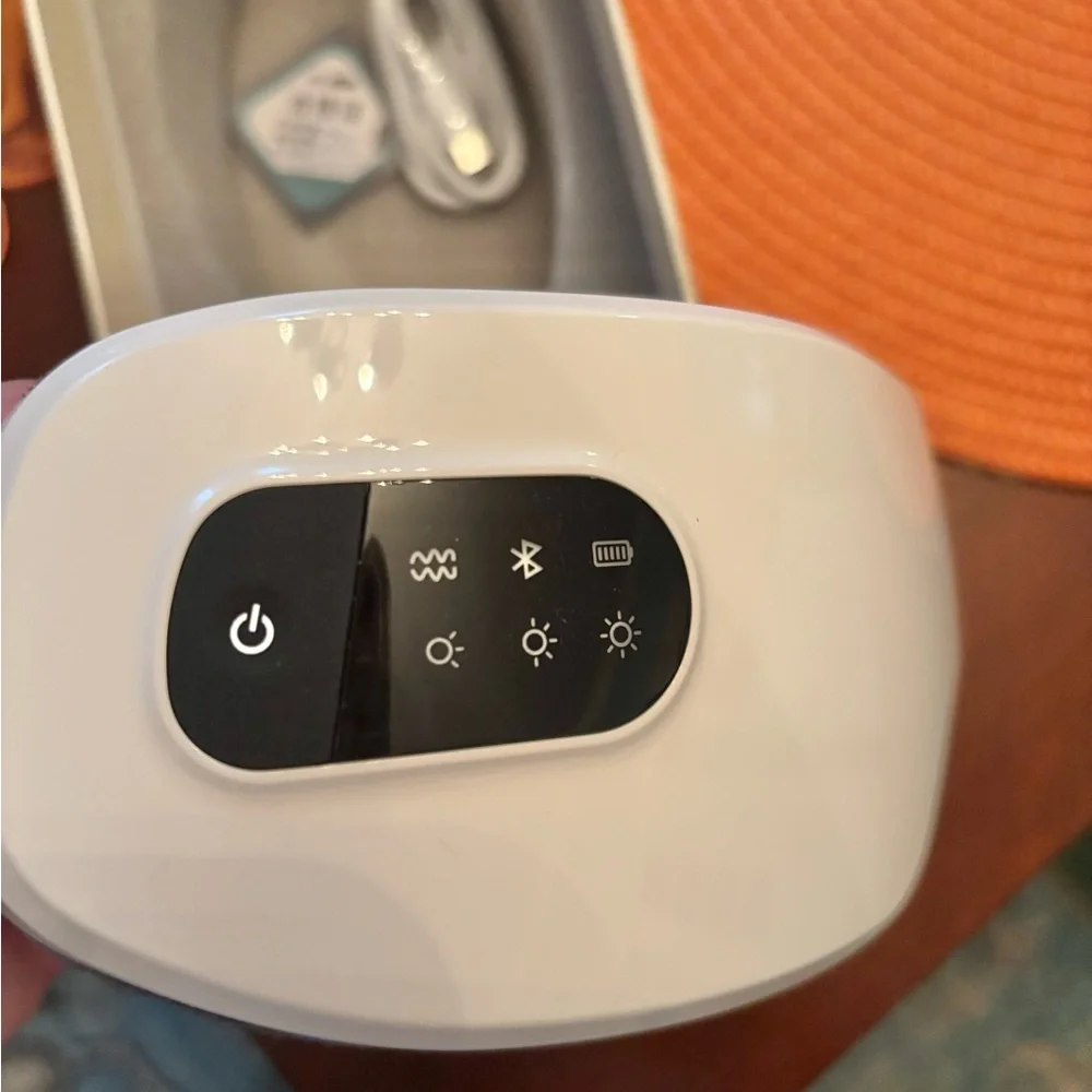 Heated Face/Eye Mask also vibrates
